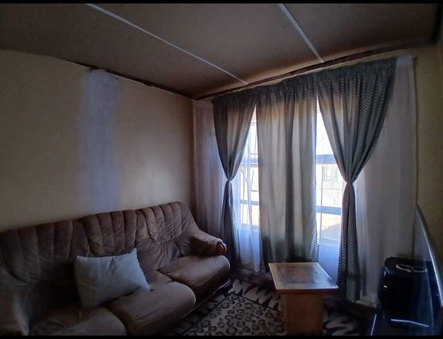 3 BEDROOM HOUSE FOR SALE IN LAKESIDE